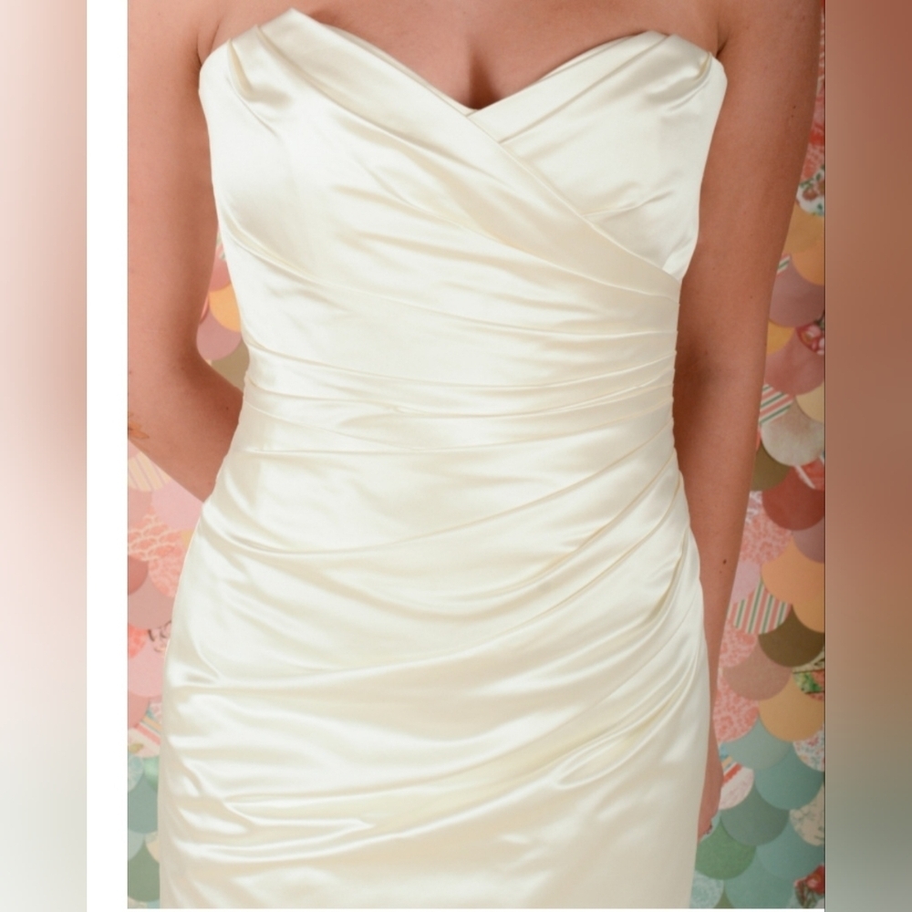 Elegant Cream Strapless Wedding Dress - Picture 6 of 10